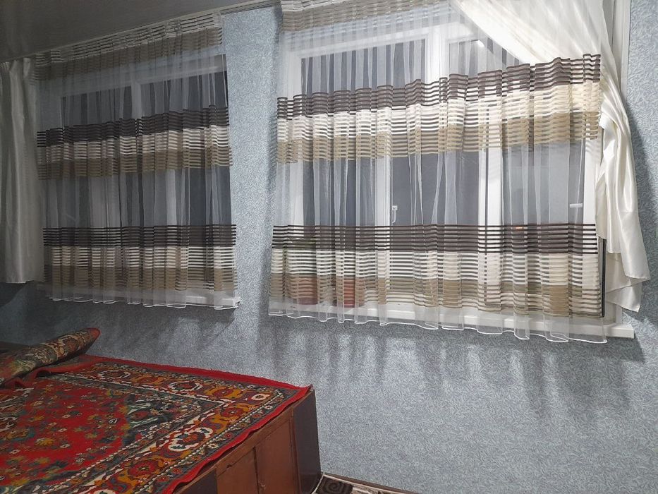 ЗУДЛИК БИЛАН.УЙ СОТИЛАДИ  1-мик 2-х 2-этаж 4-этажли гиштли уртада жойл