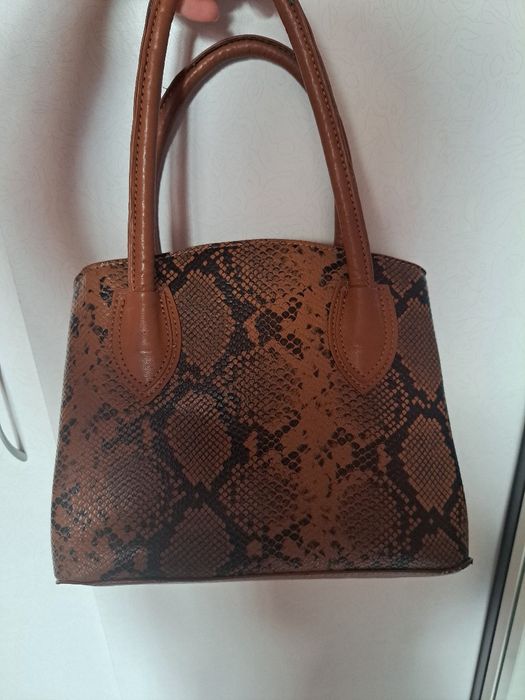 Чанта в кафяво змийски принт