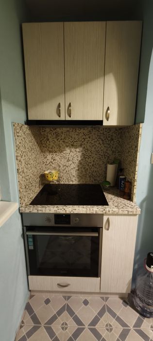 Продавам кухненски кът ,шкафове ,с уреди и аспиратор