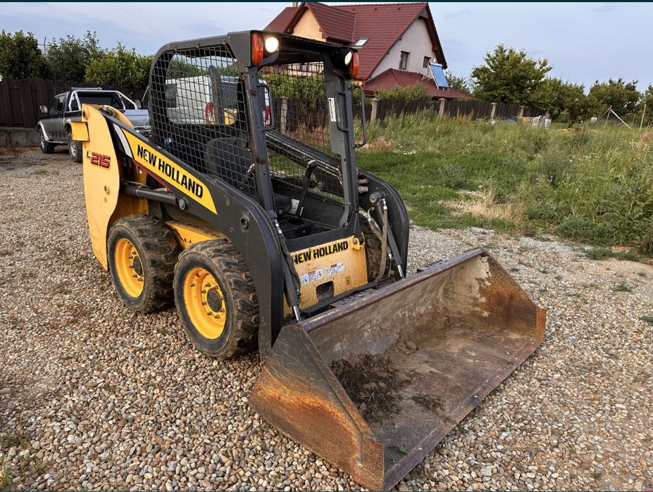 Bobcat - New Holland L215 Incarcator Frontal 2011