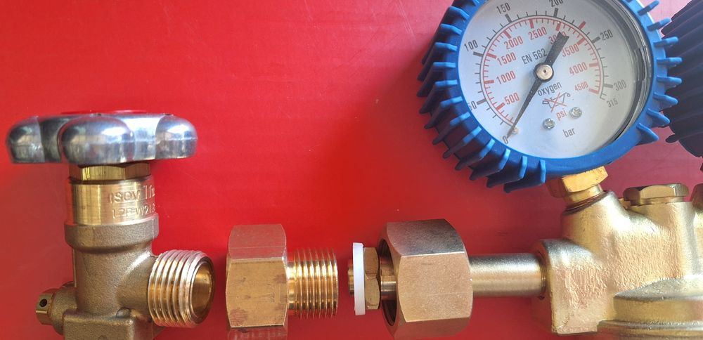 Азот регулатори 10÷100bar,редуцир,бутилки 1÷10л,преход климатик