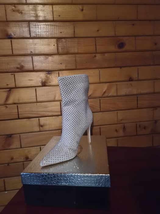 De vânzare - botină de damă cu toc înalt și subțire (stiletto)