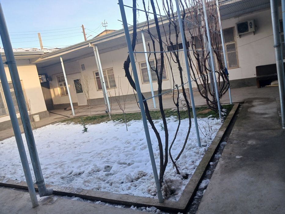 Uy sotiladi 5 sotix 8 ta hona