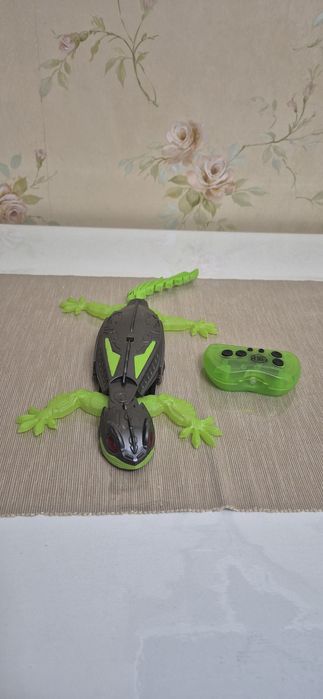 Jucarie soparla cu telecomanda