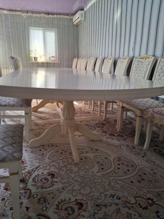 Стол со стульями