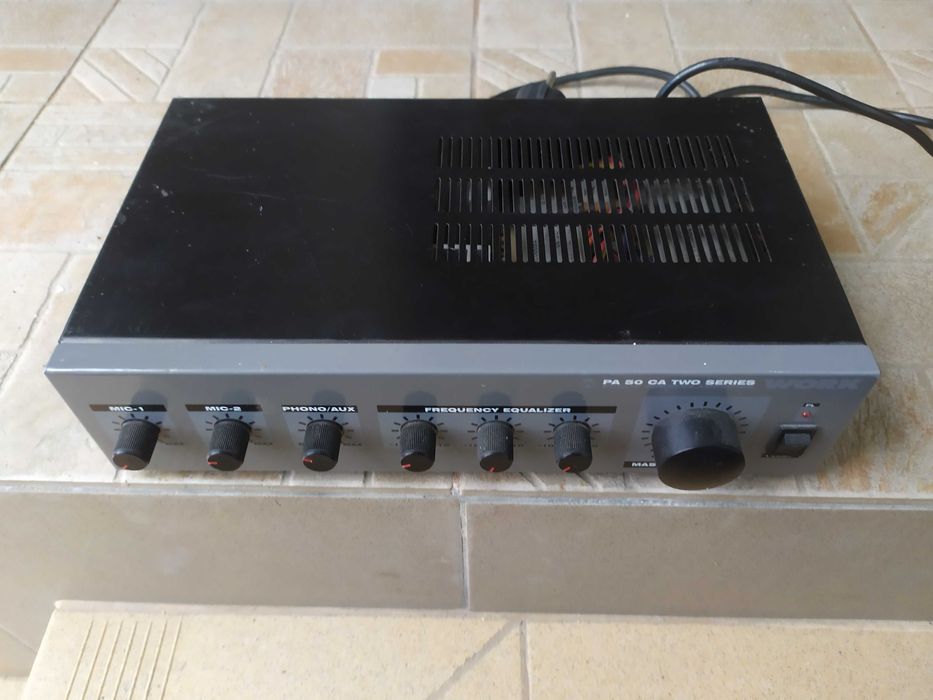 Професионален усилвател.