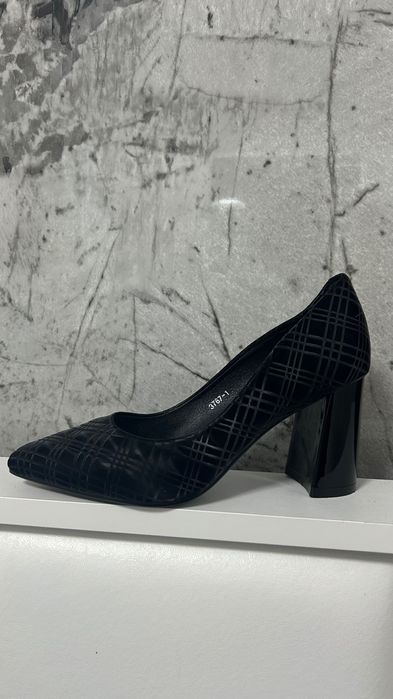 Дамски обувки с ток