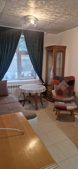 Дава се под наем Етаж от къща в Ямбол, Център - 101 кв.м за 255 € - Снимка #2