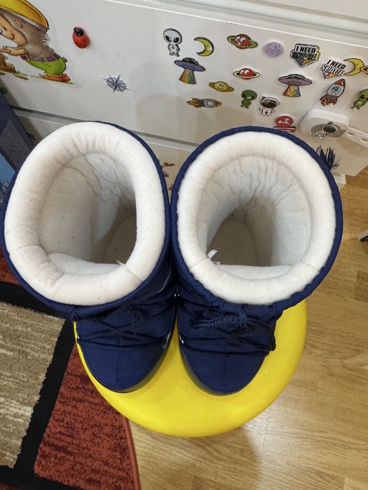 Moon boot marime 25/28