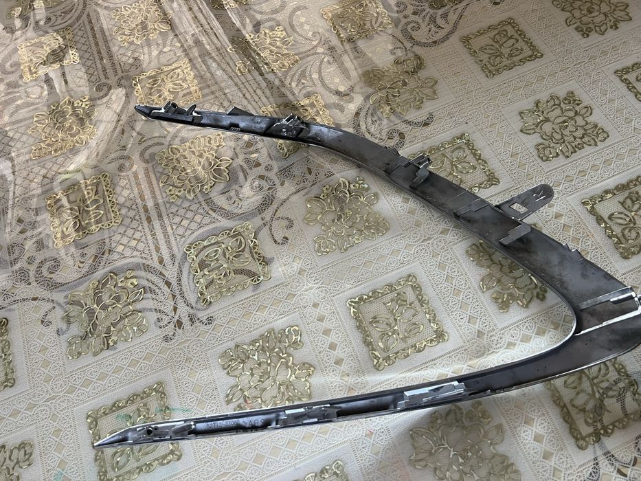 Camry 75 2023 хром-молдинг бампера.