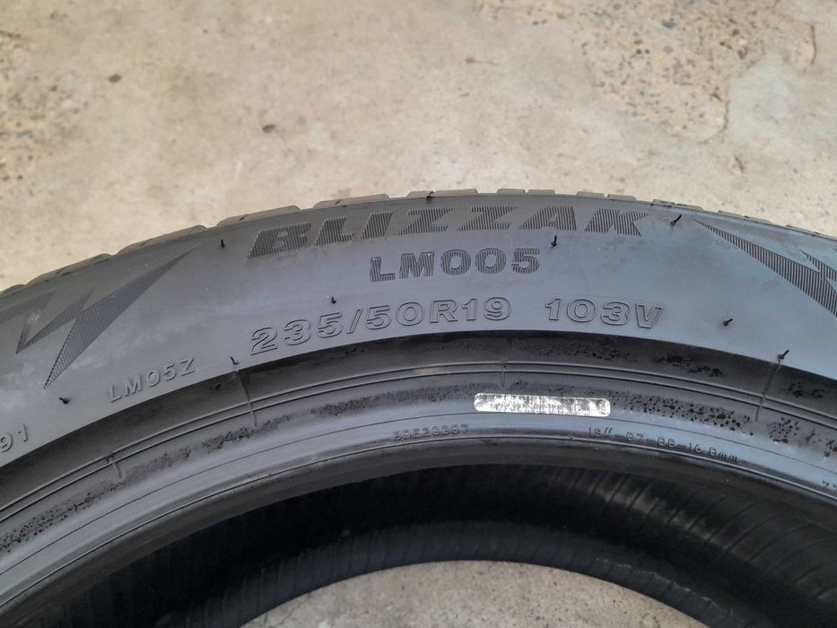 Doua anvelope iarna 235 50 19 bridgestone blizzak LM005 profil 7,8 mm