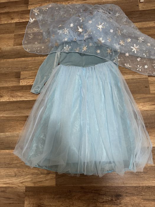 Рокля на Елза с диадема