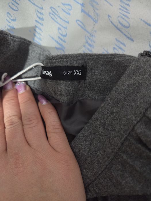 Пола плисирана сива