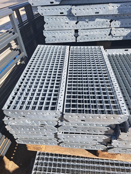 Trepte și grătare metalice galvanizate la diferite dimensiuni debitam