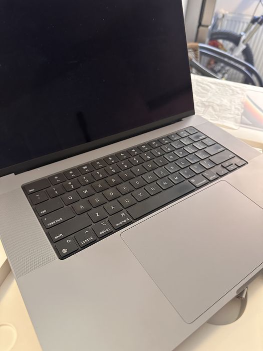 Laptop Apple MacBook Pro M1 Max 16” 2021 ca nou 20 cicluri incarcare