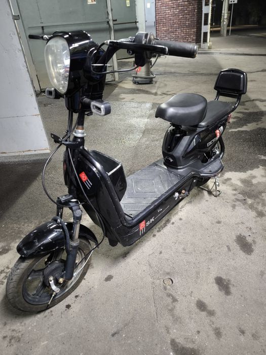 Продам Электроскутер SK 8,в хорошем состоянии, на активном ходу 78000