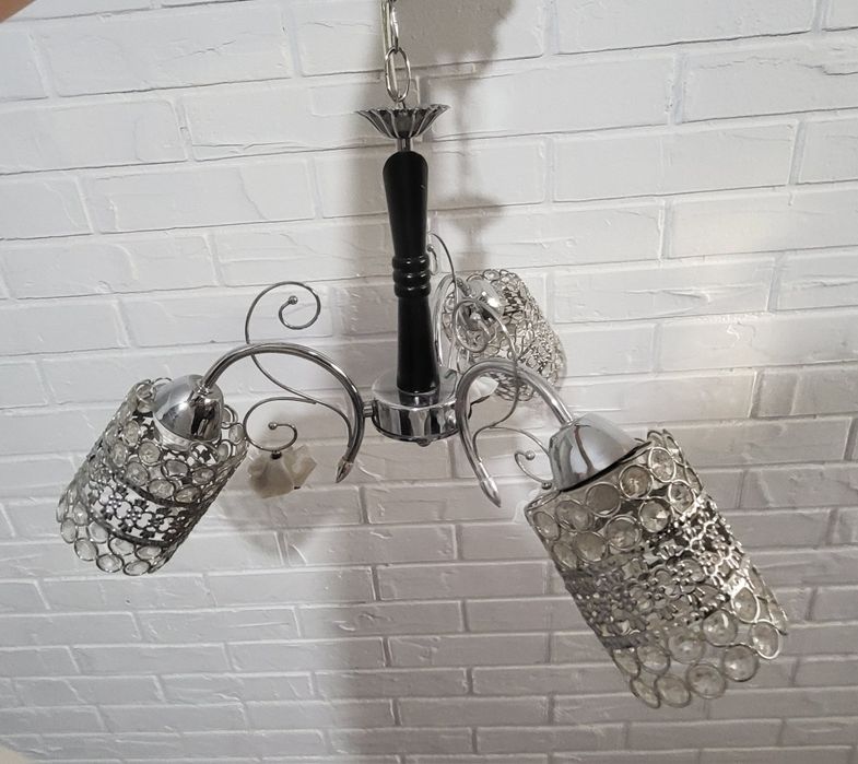 Люстра трехрожковая