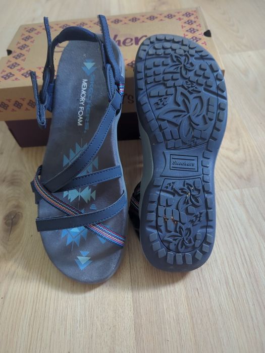 нови сандали Skechers
