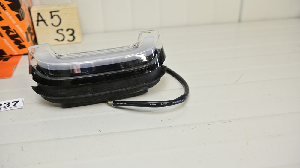 Husqvarna Vitpilen Svartpilen 701 2018 2022 Lumina stop frana spate