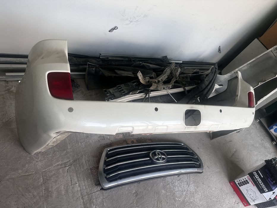 Передняя крыла, решетка, пороги, мафон Toyota Land Cruiser 200