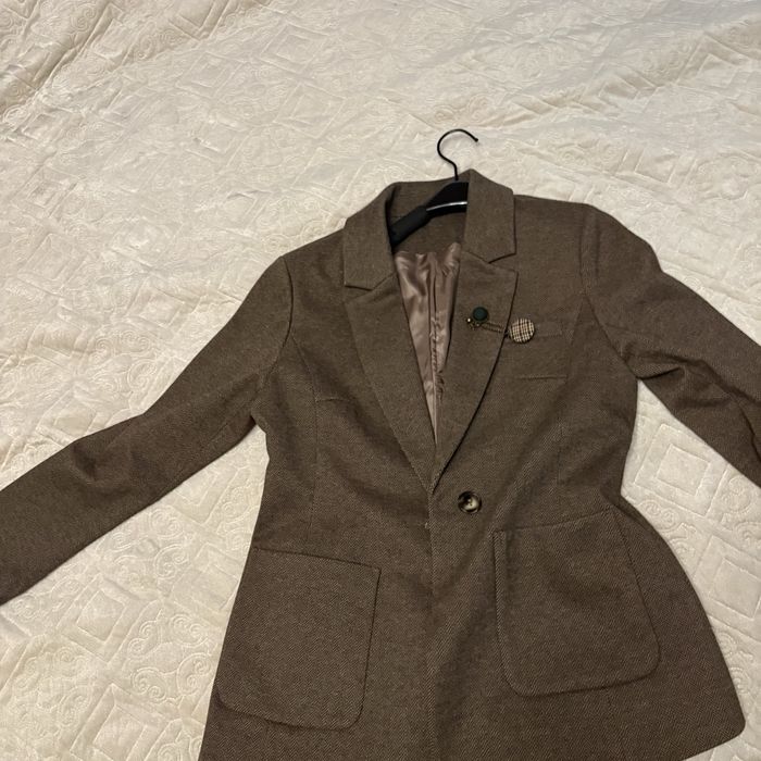 Продам пальто и костюм срочно