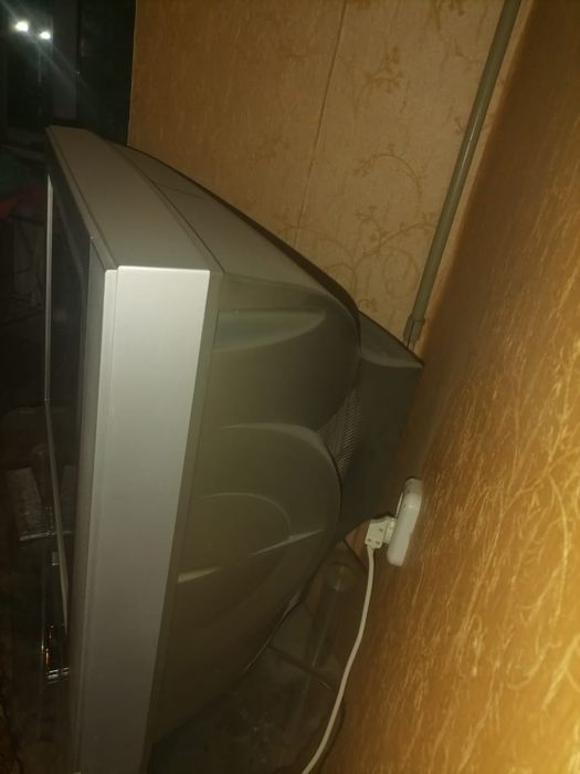 Телевизор с подставкой