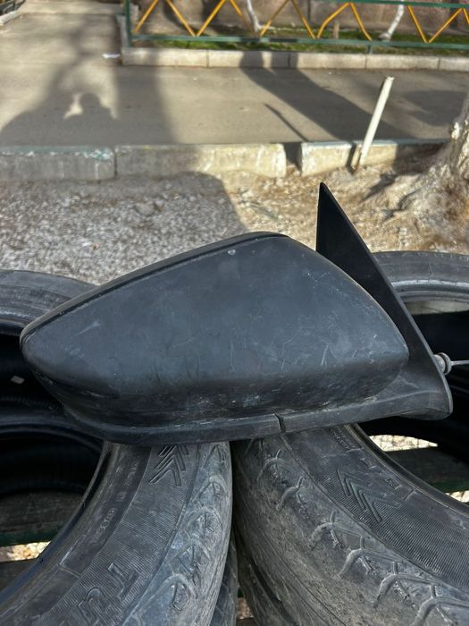 Зеркала на гранту правая