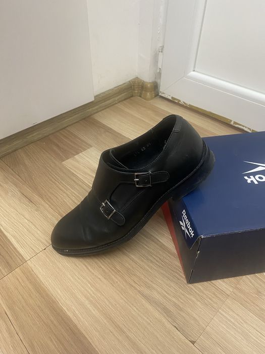 Vand pantofi noi la pret bun