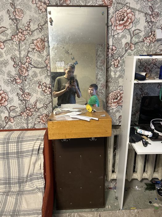 Прихожая отдам даром.