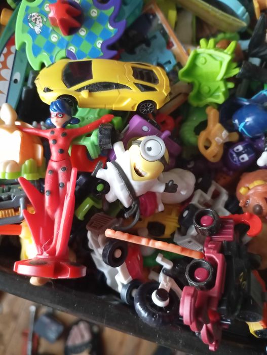 Играчки от шоколадови яйца