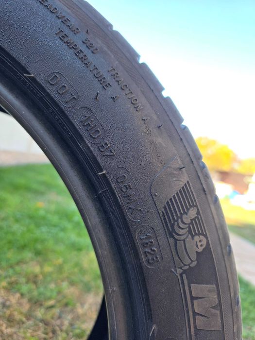 Michelin Pilot Sport 4 ZP 245 40 R19 - RSC - DOT 1823