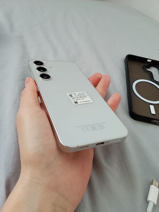 Продам телефон S 24