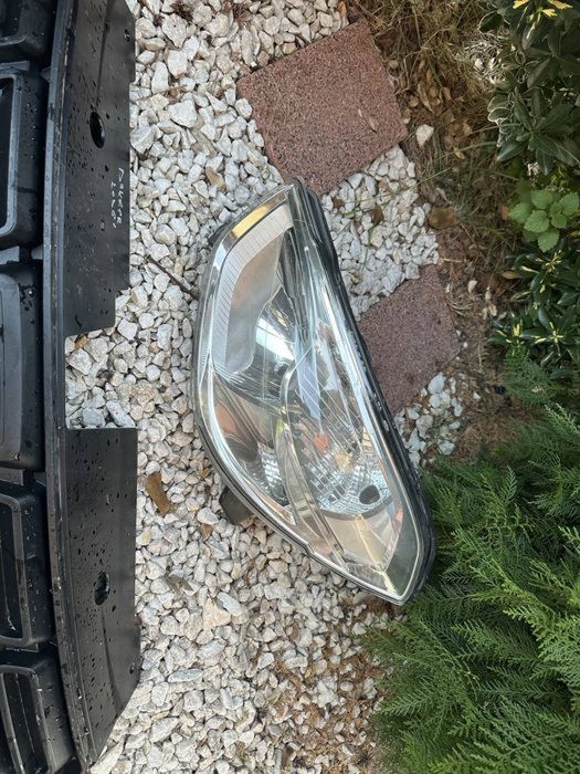 Far stanga / grila Dacia Dokker Lodgy 2014/2015/2016/2017/2018