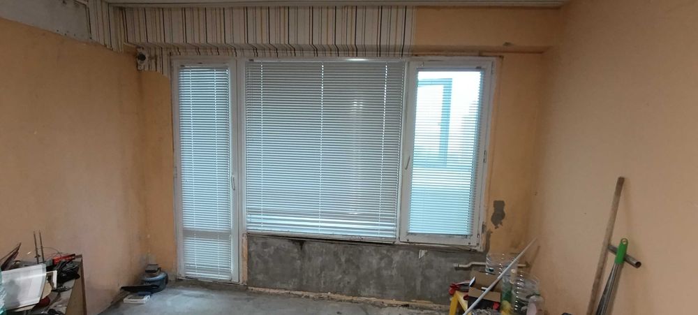 ПВЦ Дограма / Вратопрозорец