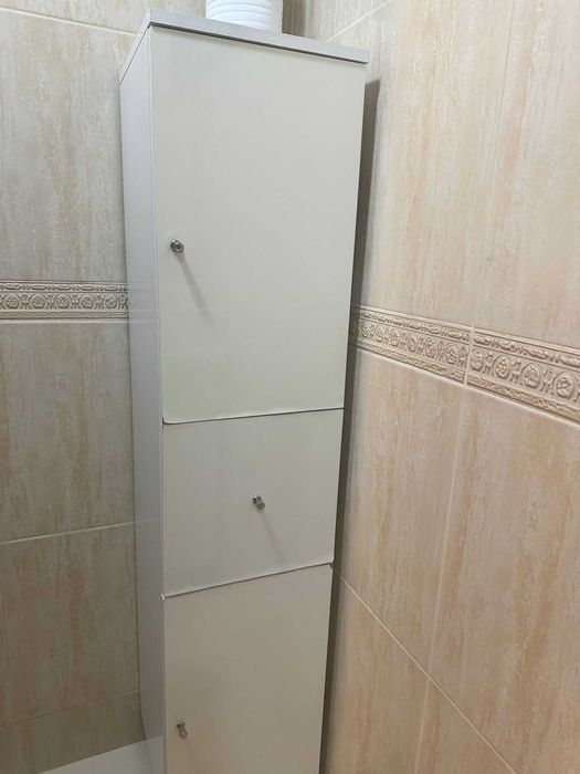 Dulap baie înalt cu sertare interioare