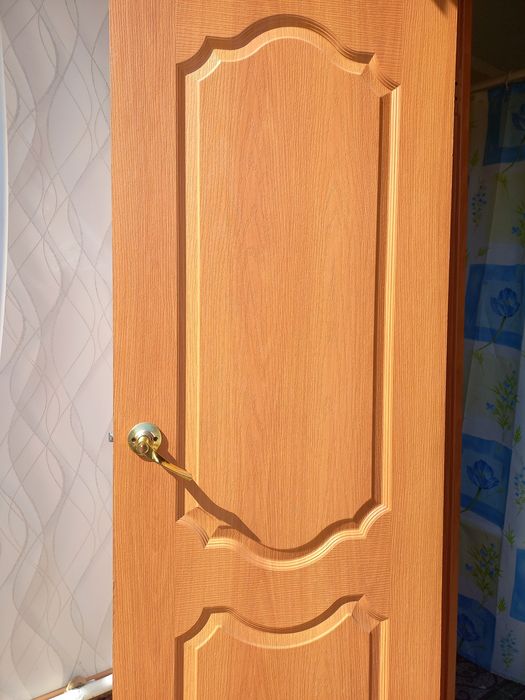 Продам глухую дверь