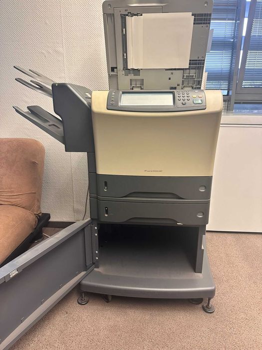 Принтер , скенер и ксерокс 3 в 1 HP LaserJet M4345 MFP