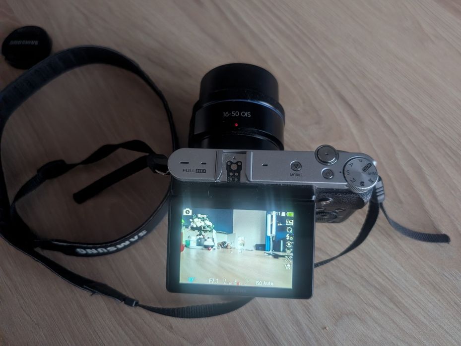 Дигитален фотоапарат Mirrorless Samsung NX3000 / 20.3 MP / 16-50 / WLA