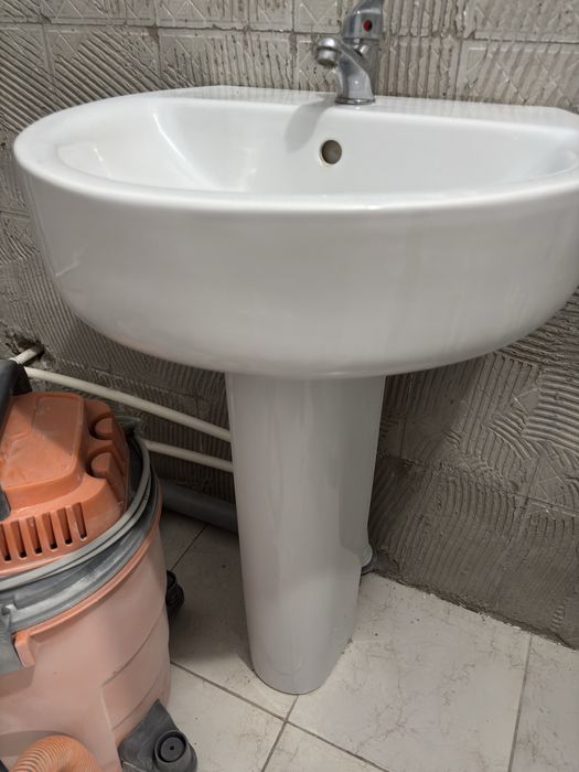 Продам раковину с зеркалом