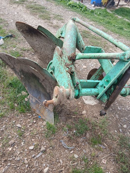 Vând plug românesc