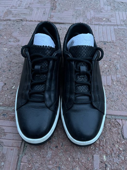 Продам кроссовки женские