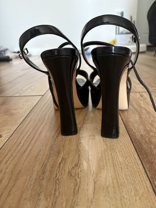 Продам туфли новые