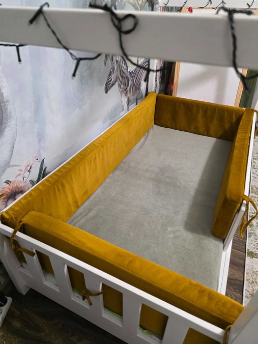 Pat de lemn tip căsuță pentru copii