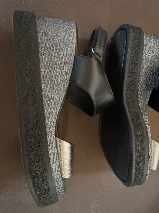 Чисто нови сандали 39/40номер