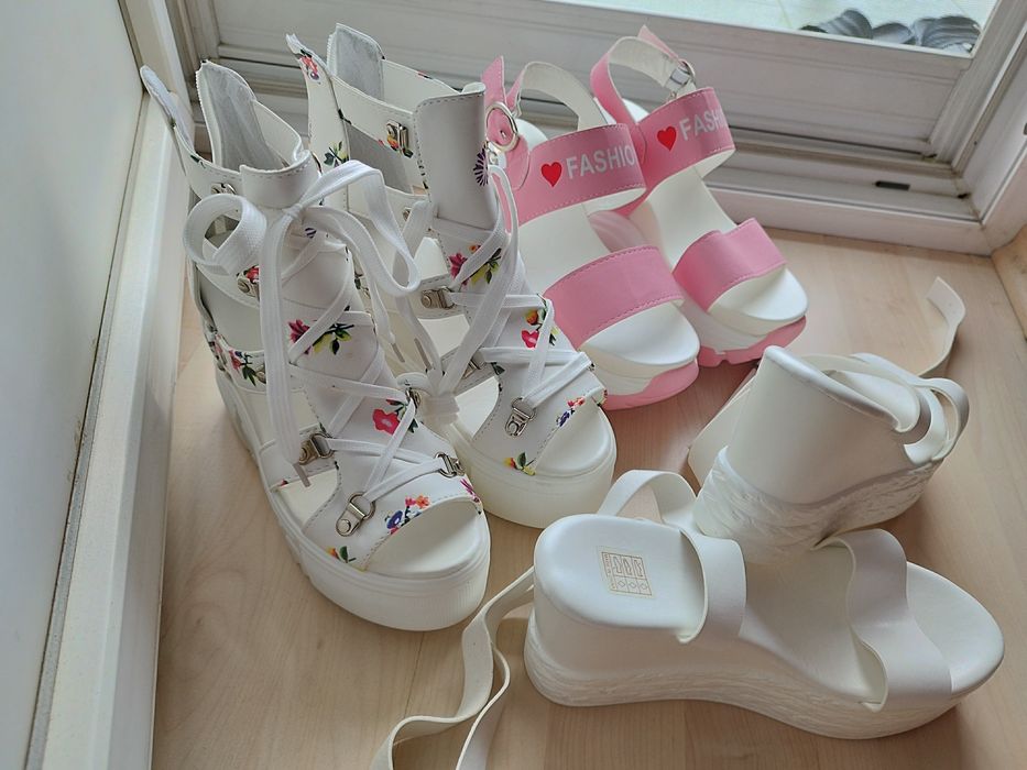 Сандали на платформа