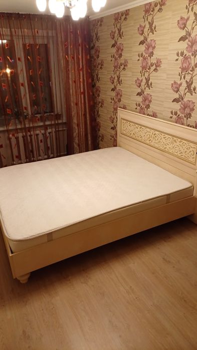 Кровать с матрасом