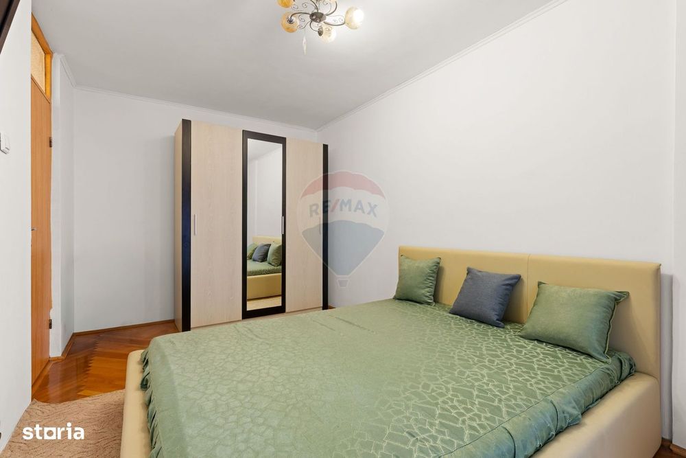 Apartament 4 camere Micalaca + loc de parcare