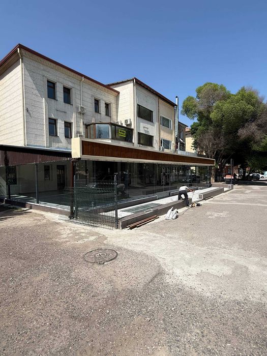 Аренда под Гостиницу, Клинику, Офис, 1000 кв.м, 3-этажное у дороги