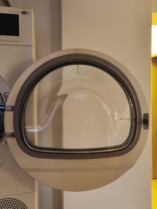 Uscător rufe Bosch 9 kg, pompă de căldură, A++, WiFi, AutoDry – stare foarte bună