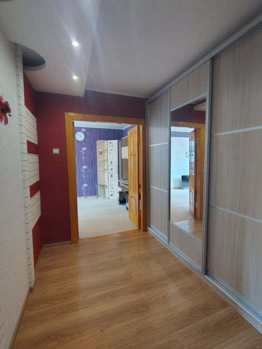 Продам 2 ком квартиру Вектор 19 мкр